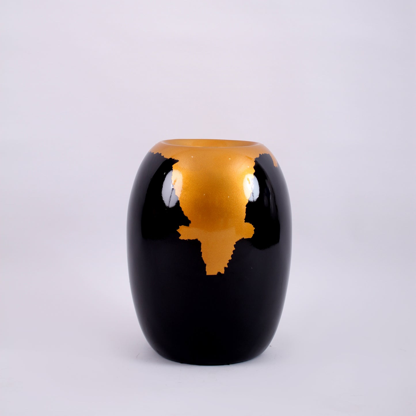 Coconut Pot Big ā Decorative Fiberglass Planter for Indoor & Outdoor Spaces