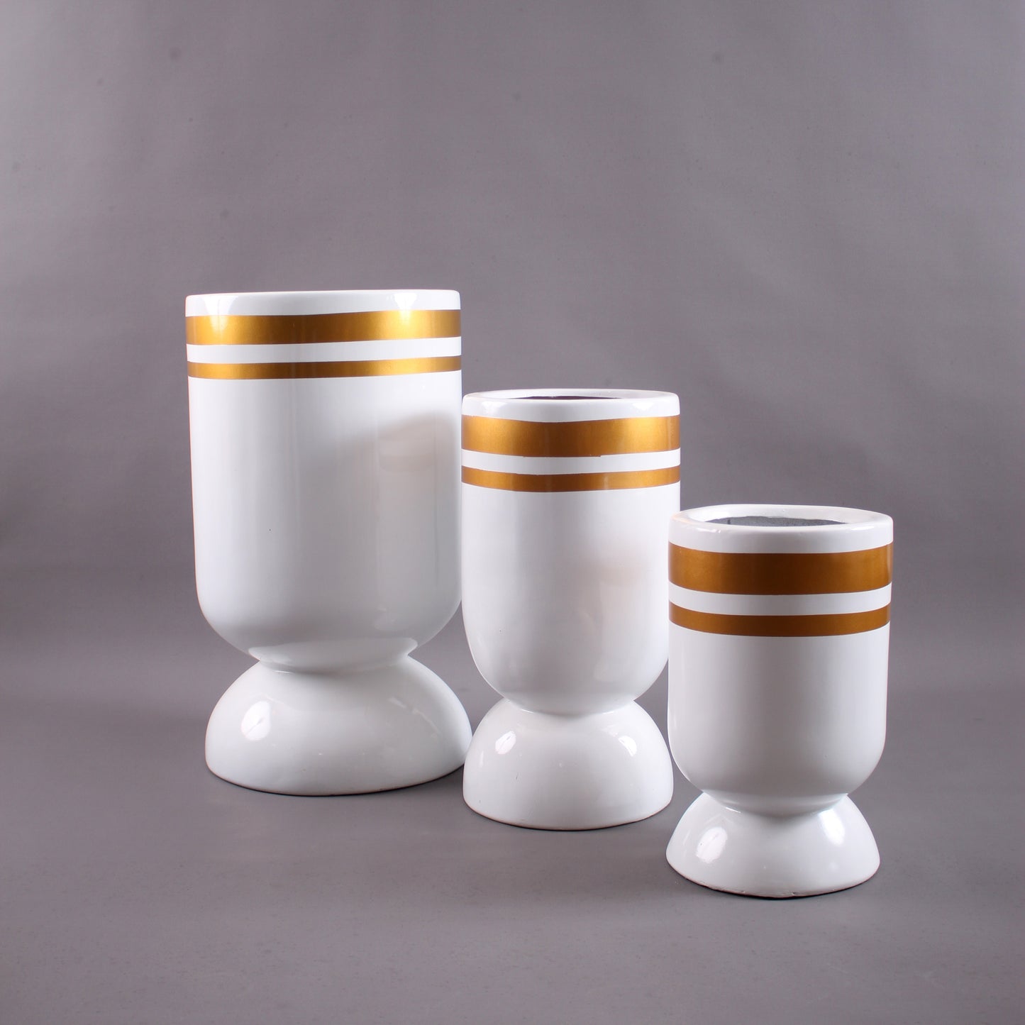 Hourglass Pot (Small) ā Fiberglass Planter for Minimalist Indoor & Outdoor Styling