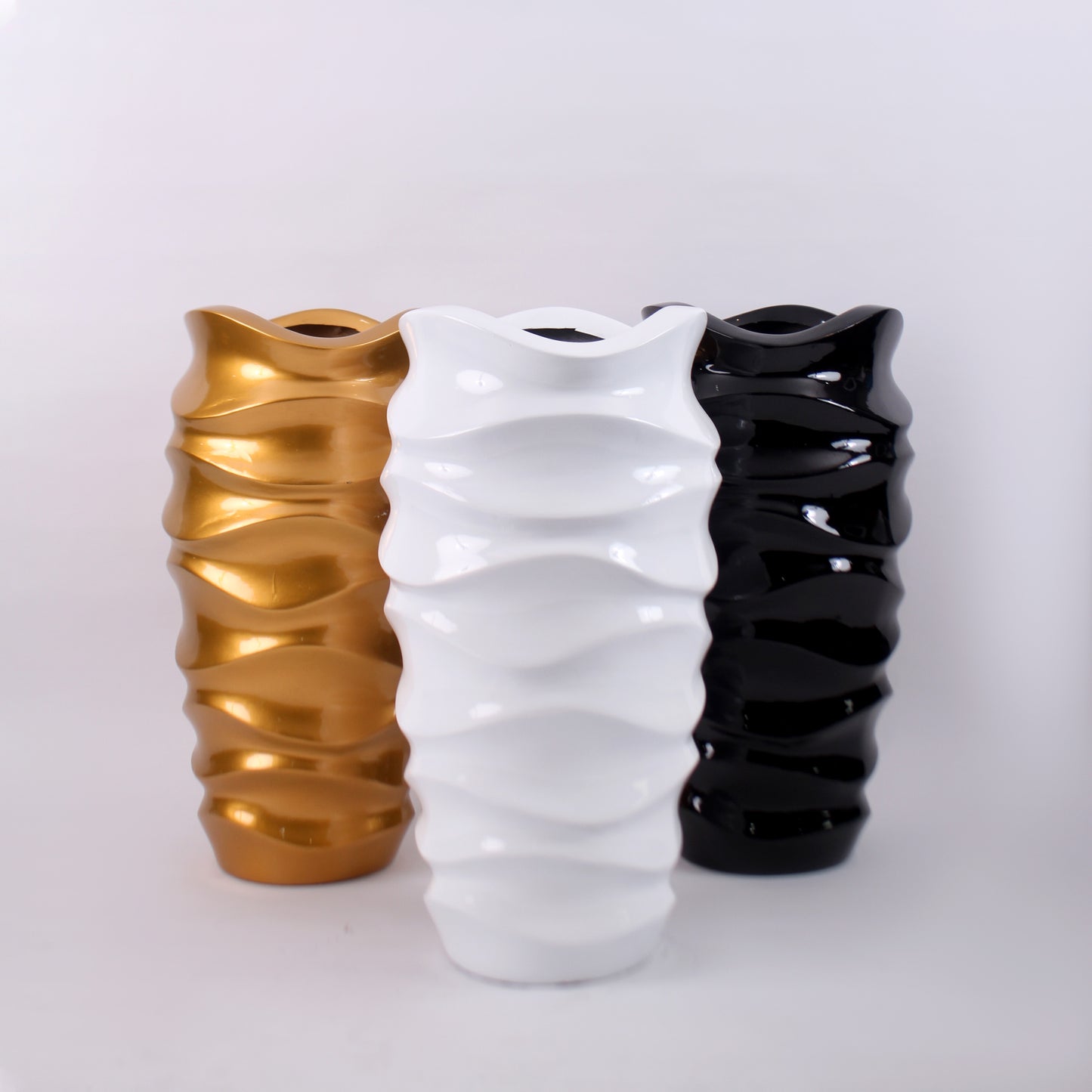 Big Wavy Planter – 74cm Tall Fiberglass Pot with Sculpted Curves for Modern Decor