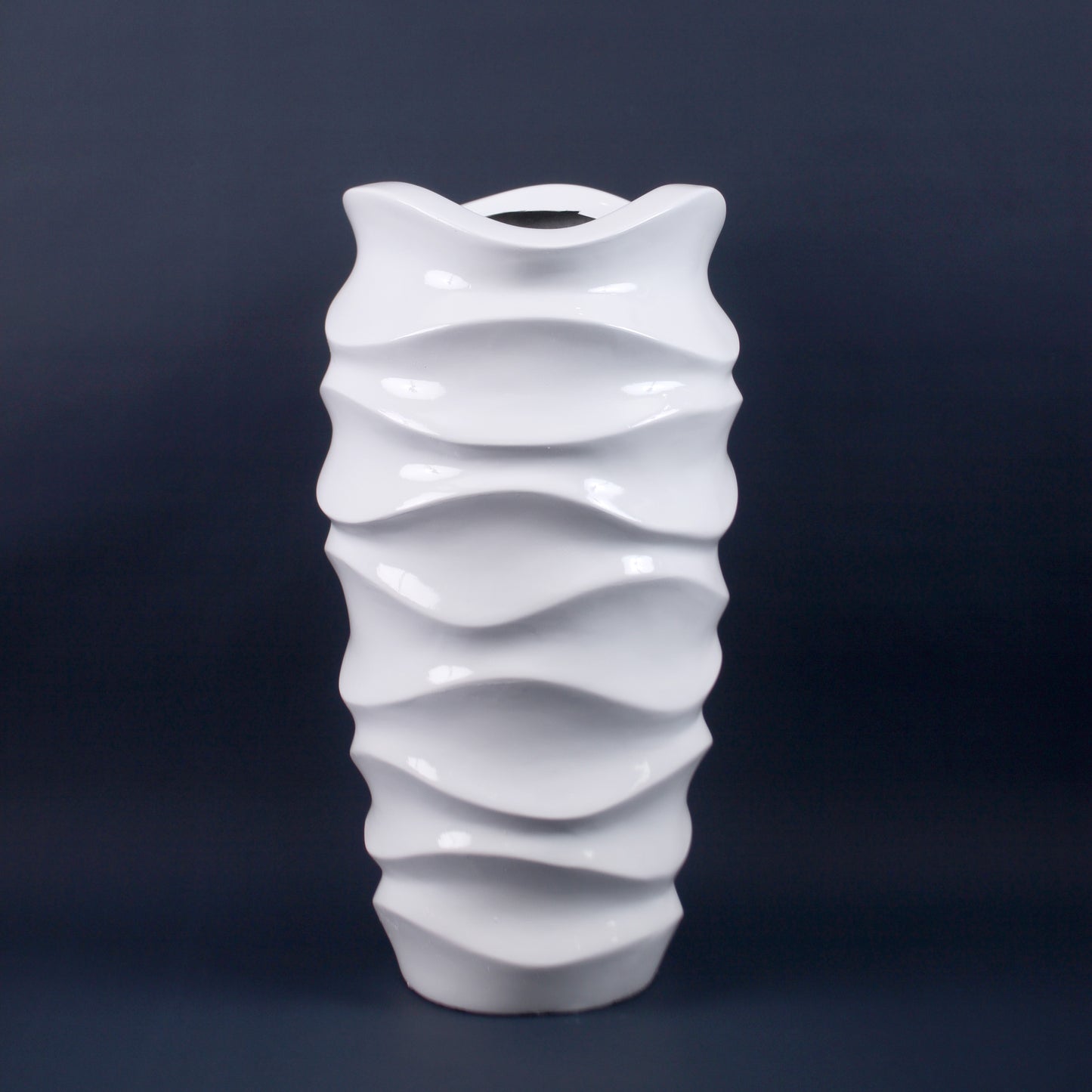 Big Wavy Planter – 74cm Tall Fiberglass Pot with Sculpted Curves for Modern Decor
