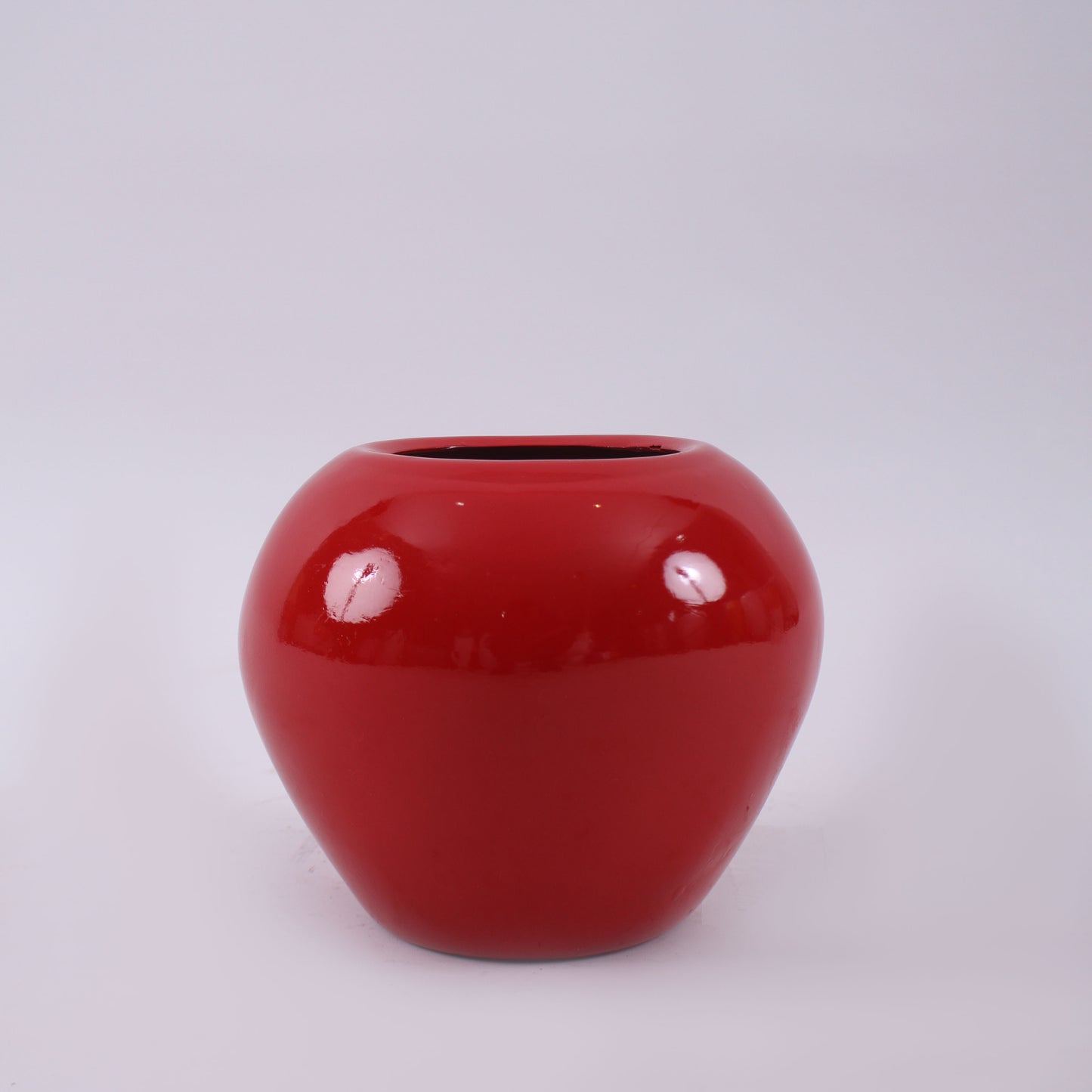 Apple Planter (Big) ā Decorative Fiberglass Pot for Playful Indoor Styling