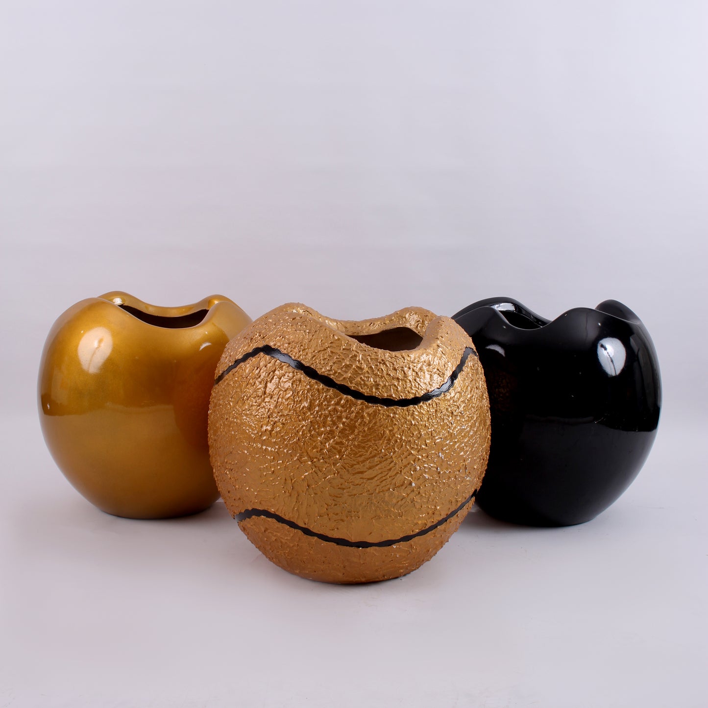 50cm Wobble Ball Planter – Artistic Fiberglass Pot for Bold Indoor & Outdoor Decor
