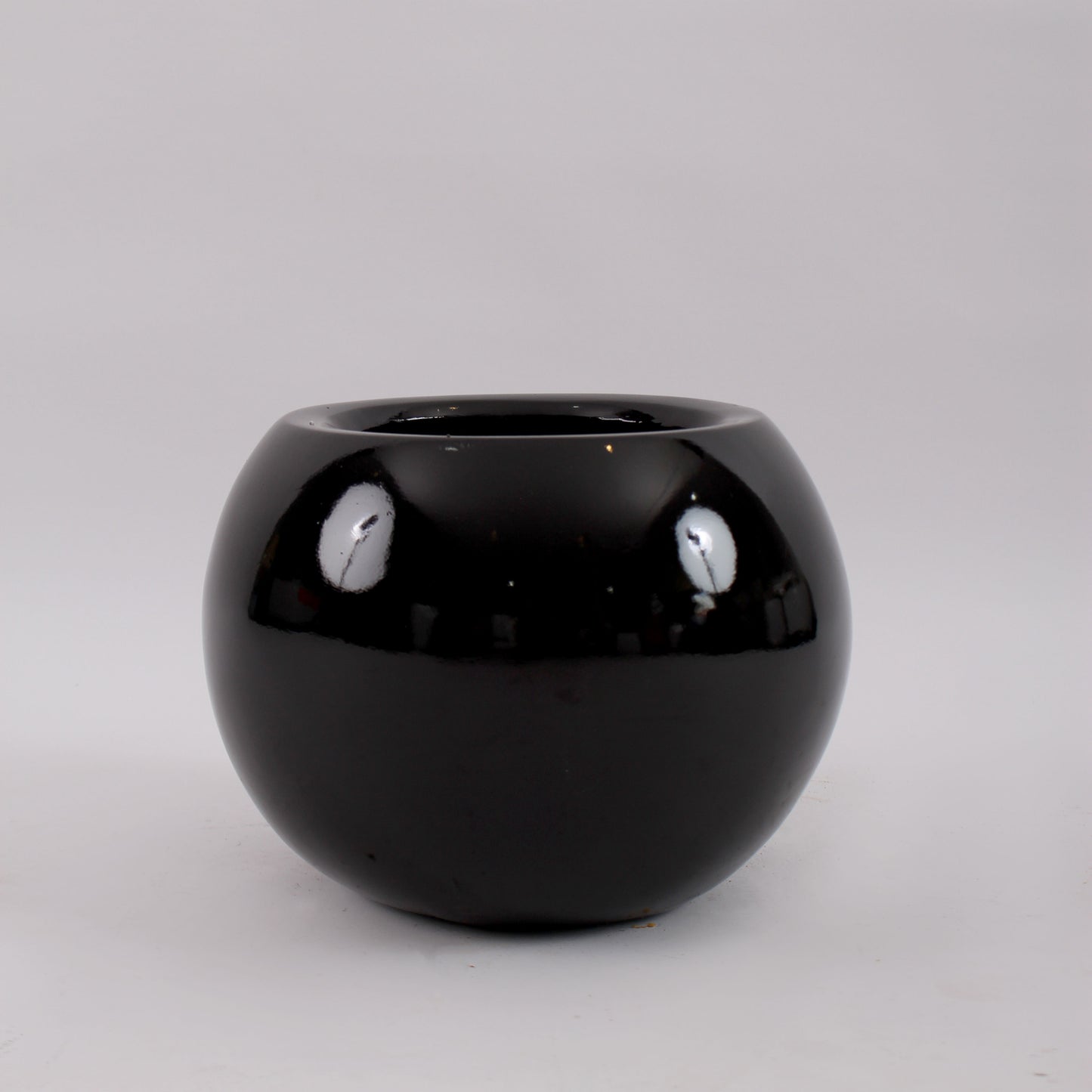25cm Ball Planter – Small Round Fiberglass Pot for Indoor Decor & Tabletop Styling